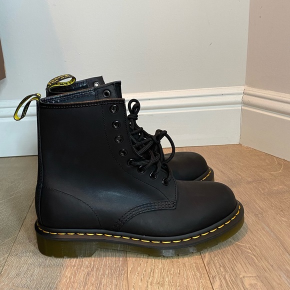 dr martens 1460 ll8